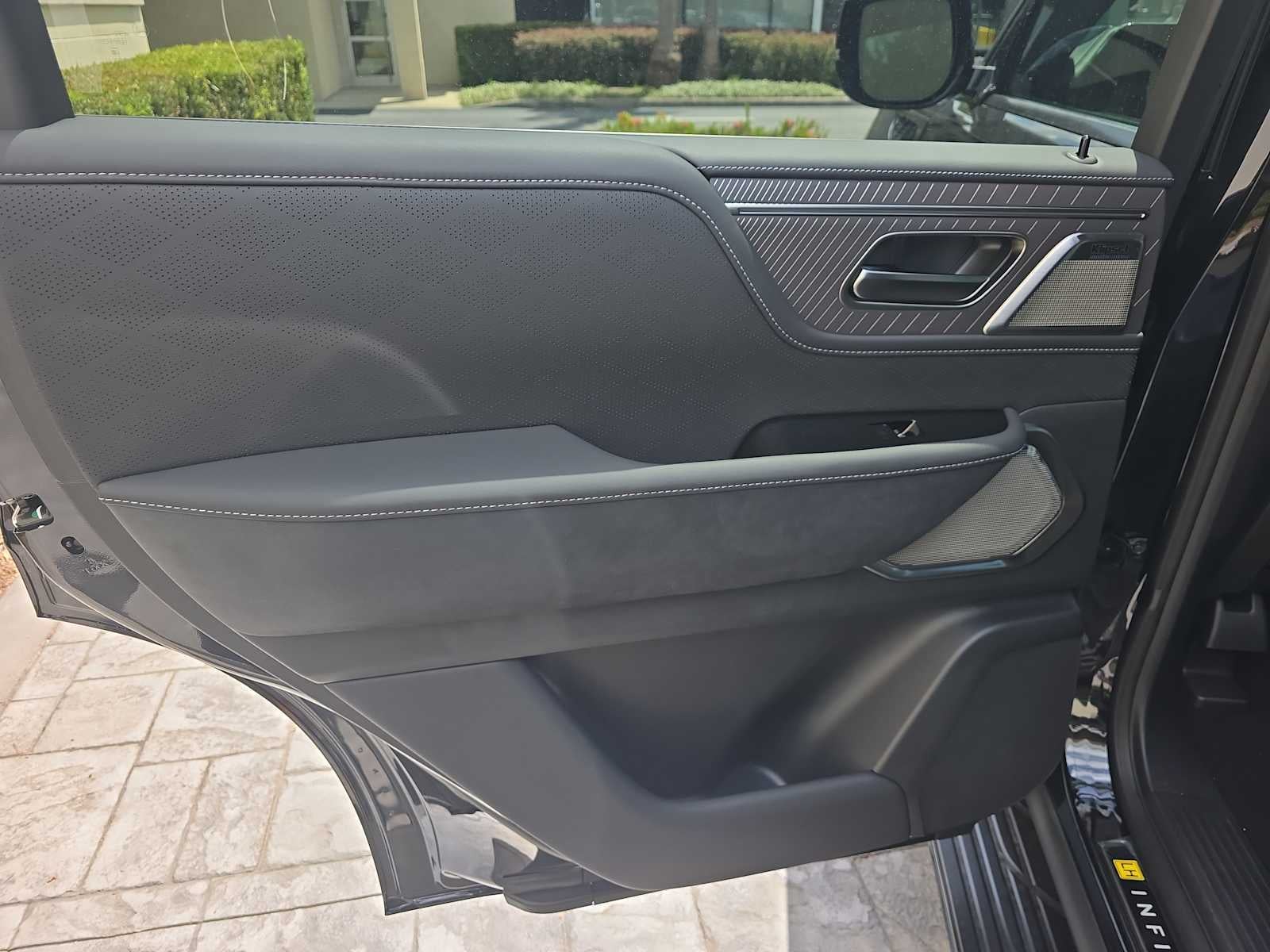 2027 INFINITI QX80 AUTOGRAPH