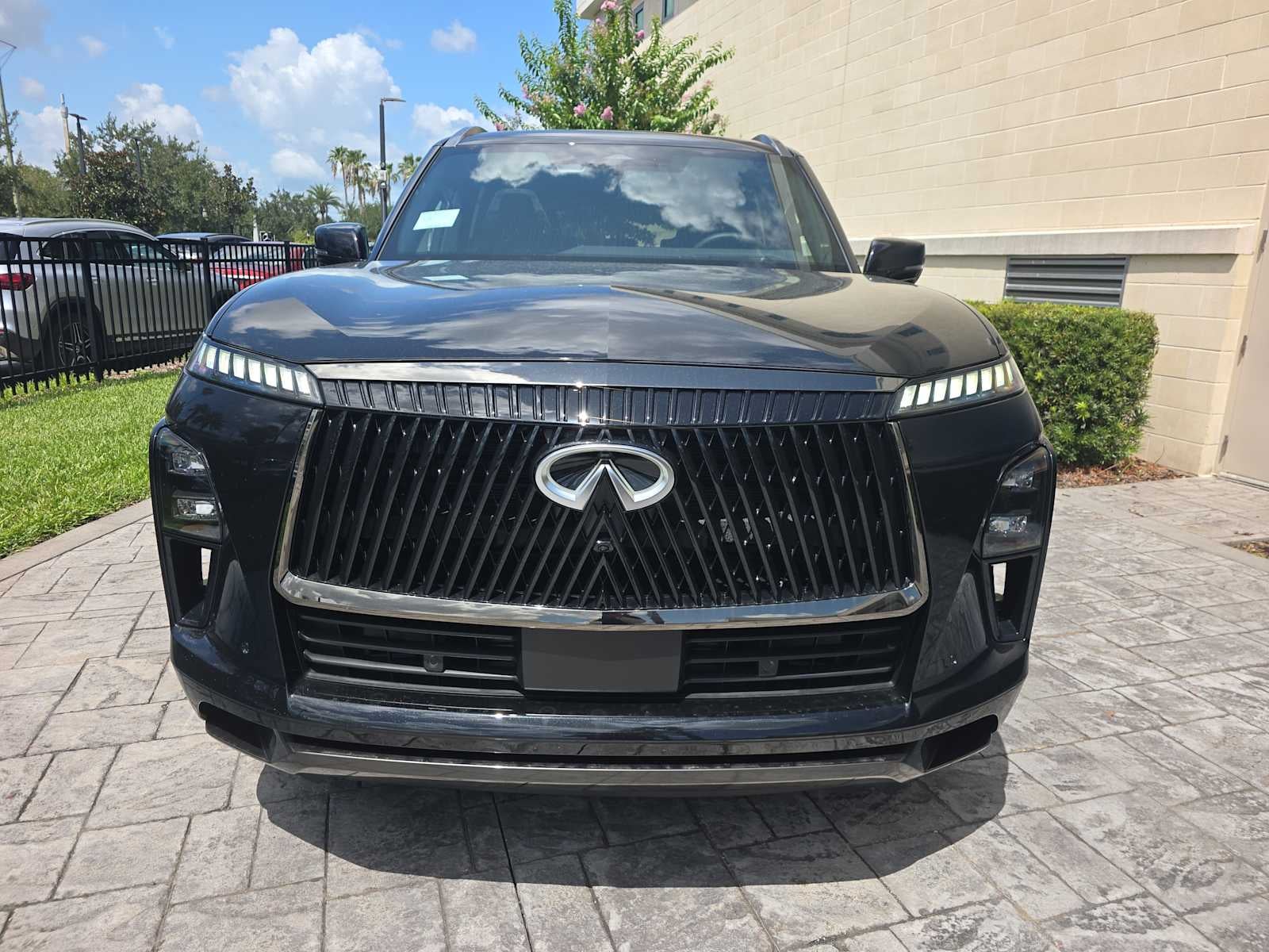 2027 INFINITI QX80 AUTOGRAPH