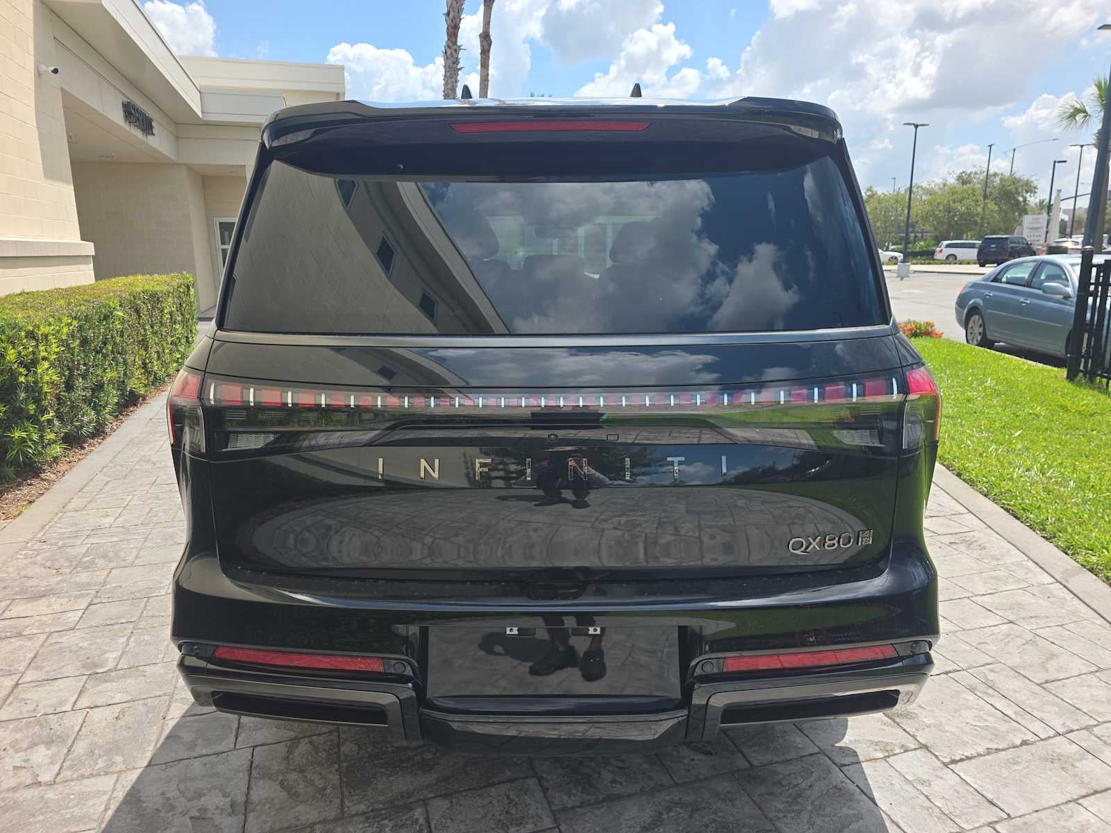 2027 INFINITI QX80 AUTOGRAPH