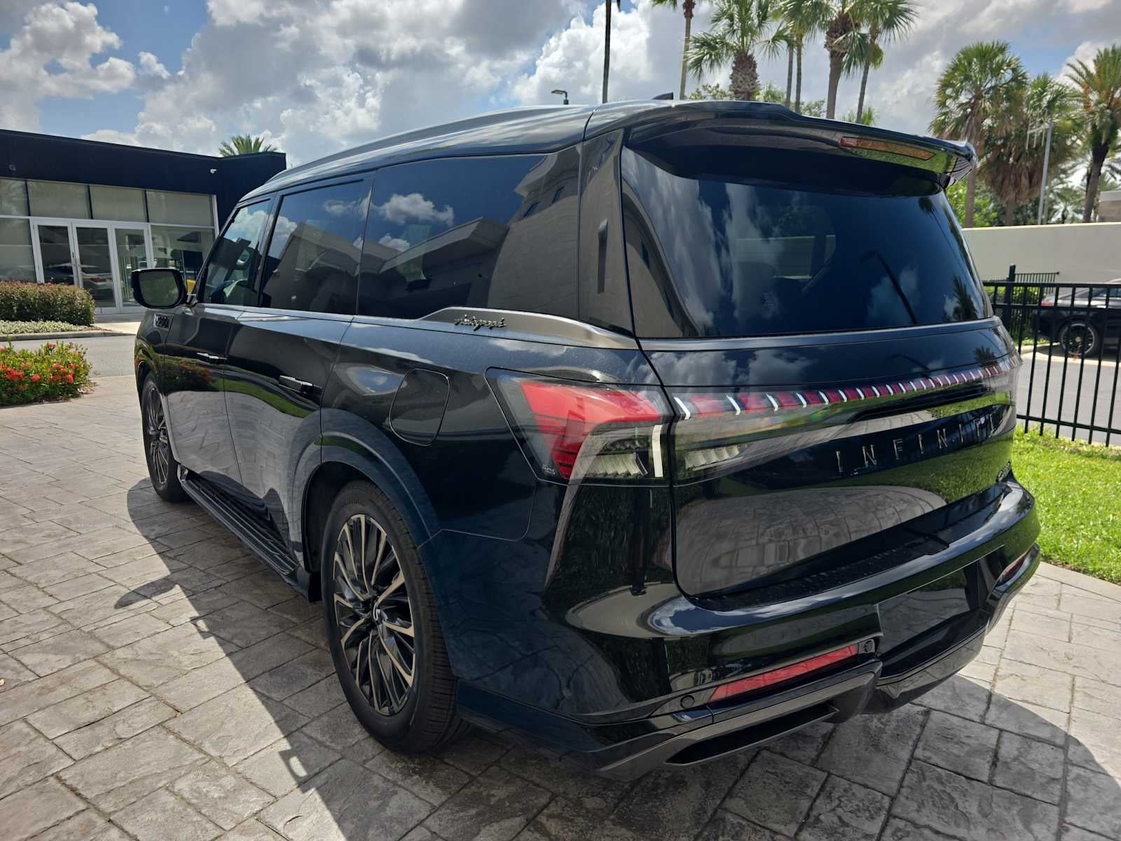 2027 INFINITI QX80 AUTOGRAPH