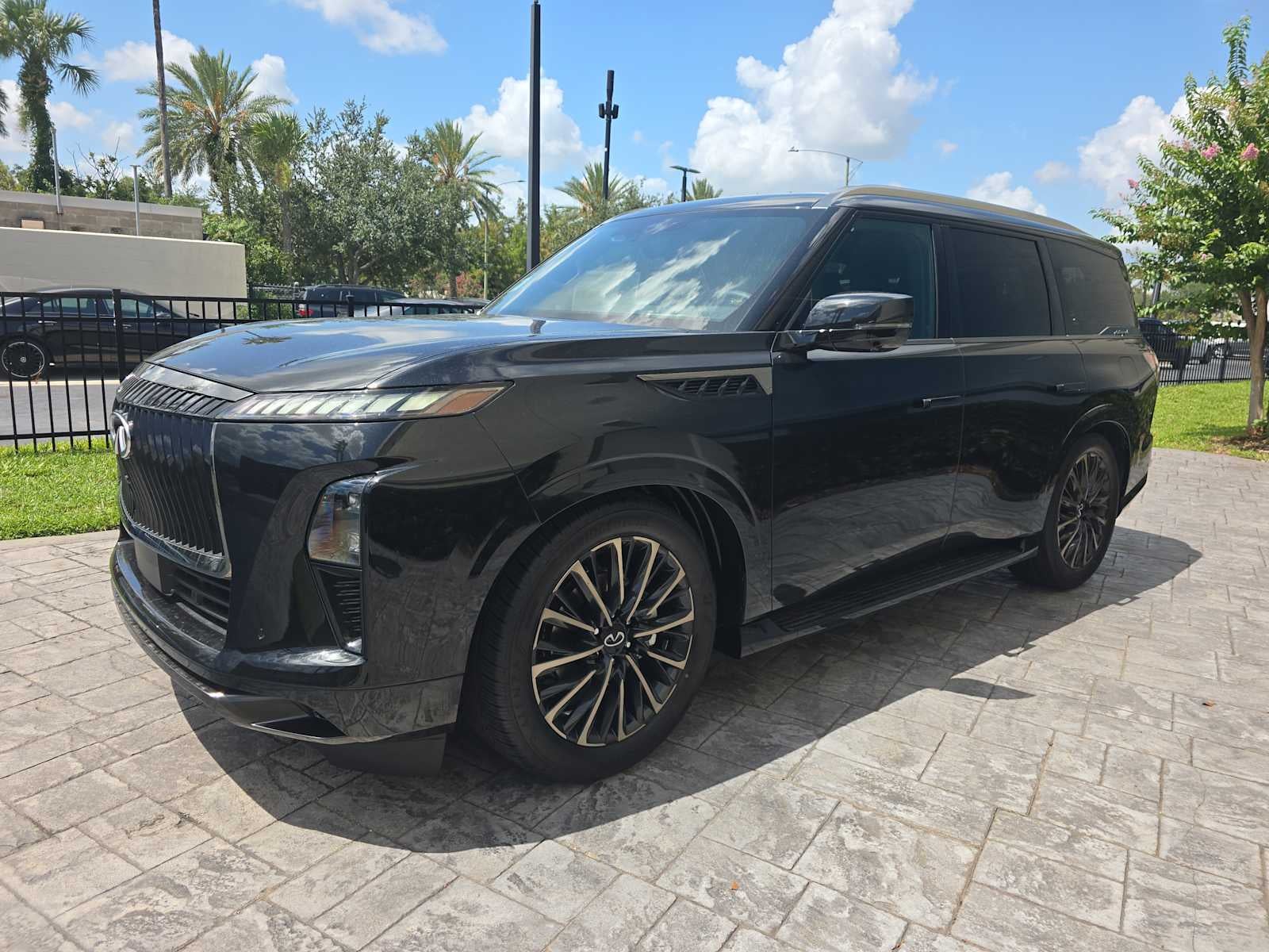 2027 INFINITI QX80 AUTOGRAPH
