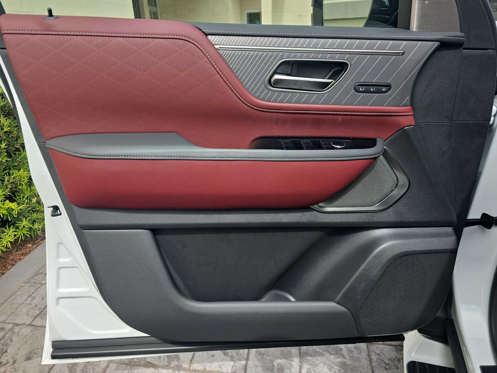 2027 INFINITI QX80 AUTOGRAPH