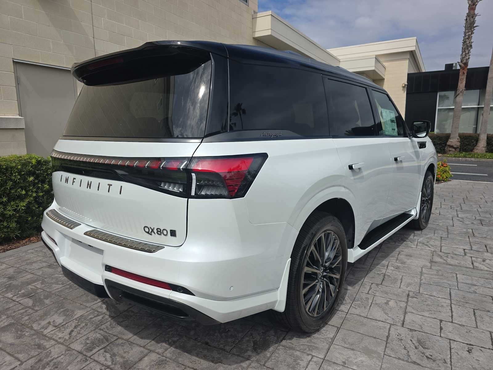 2027 INFINITI QX80 AUTOGRAPH