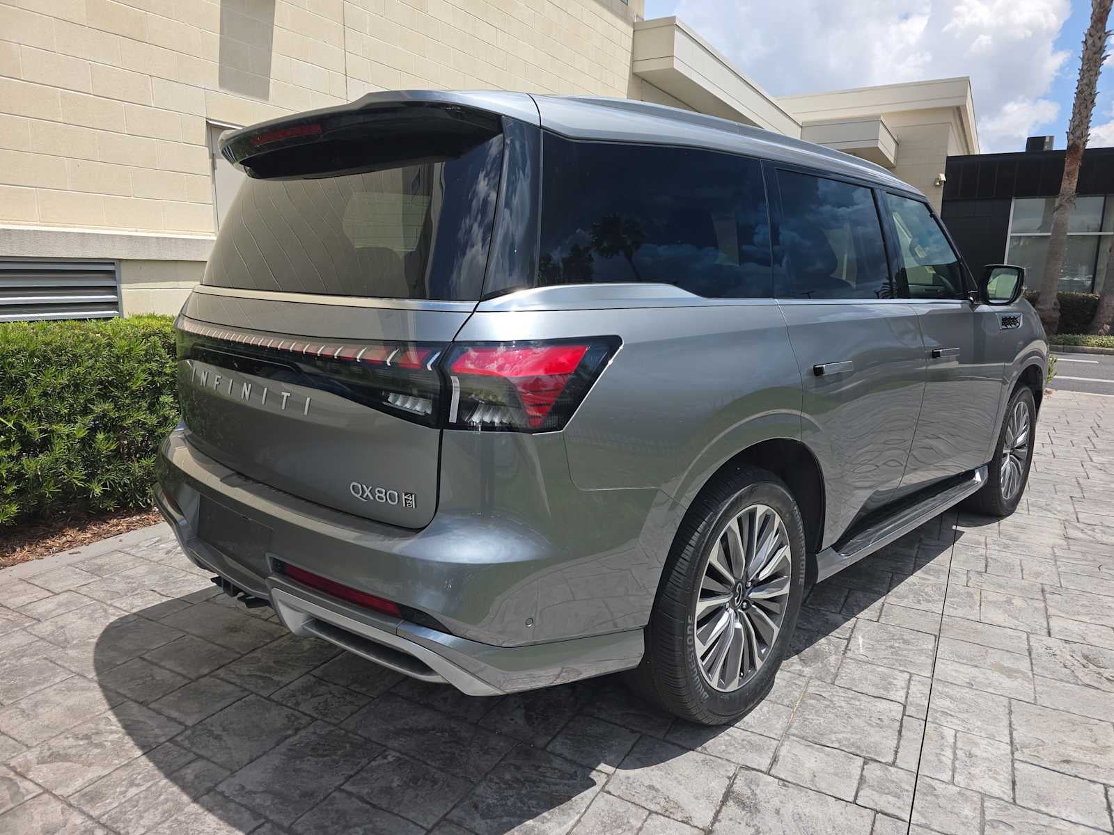 2025 INFINITI QX80 SENSORY