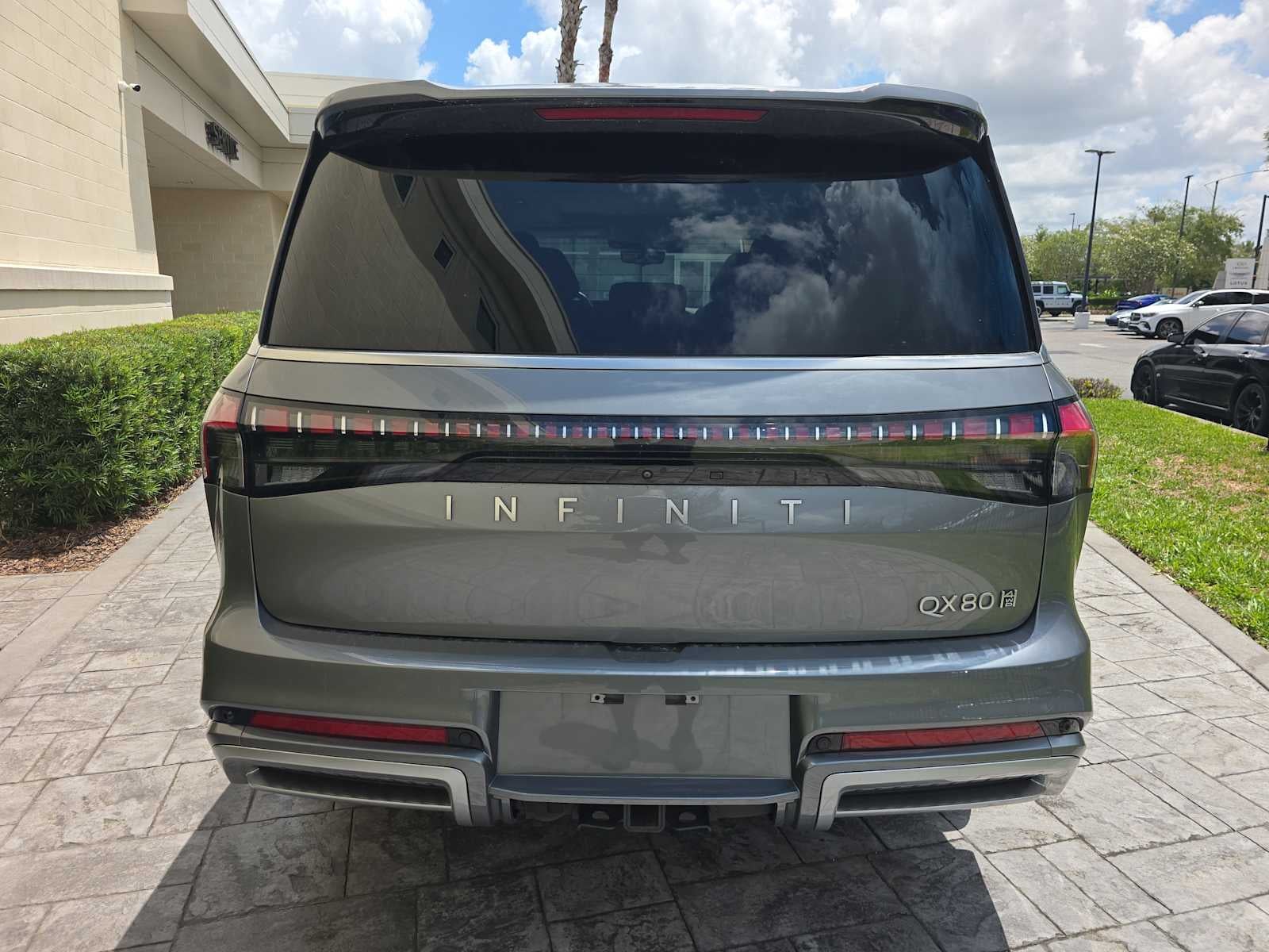 2025 INFINITI QX80 SENSORY