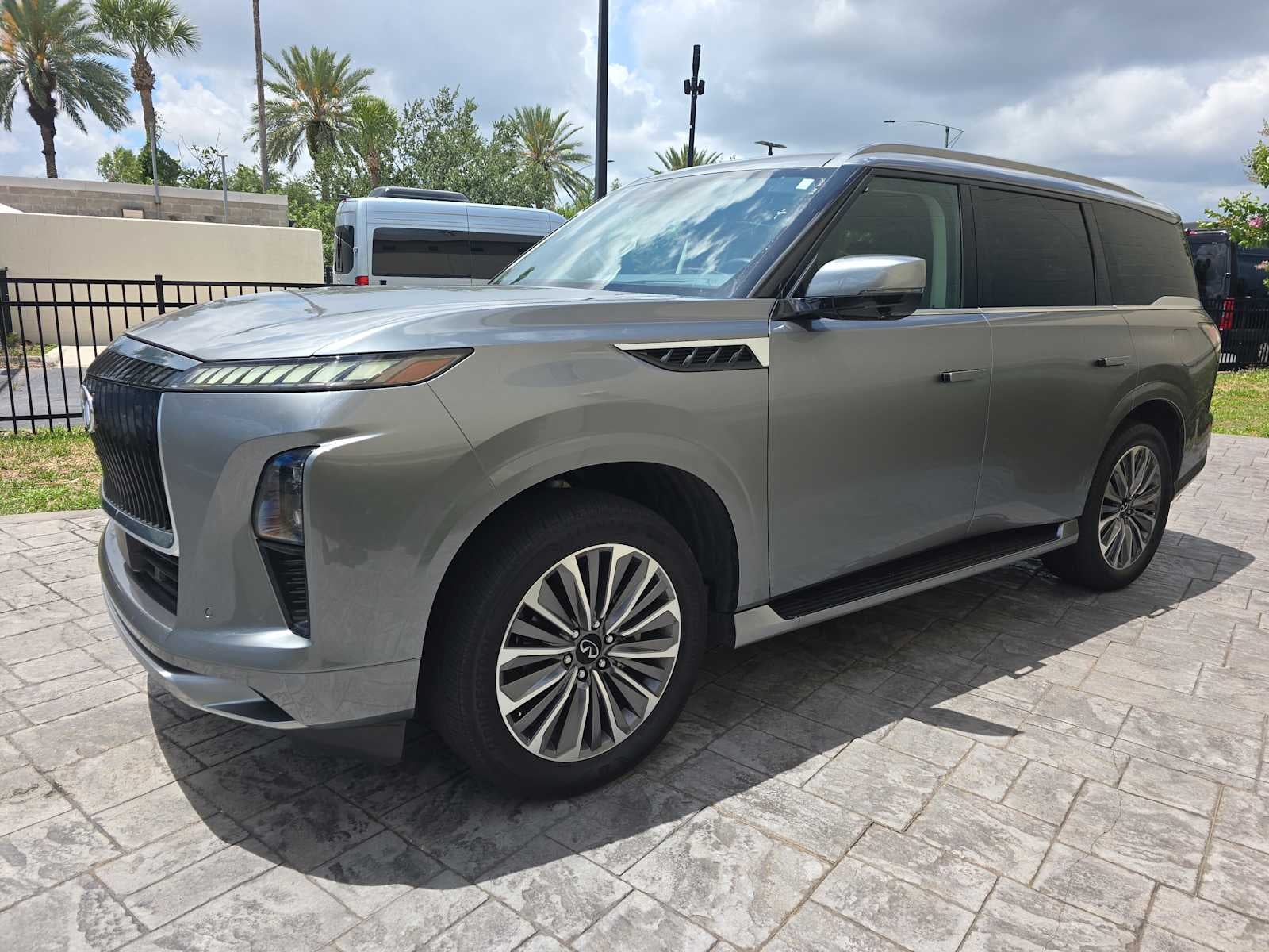 2025 INFINITI QX80 SENSORY