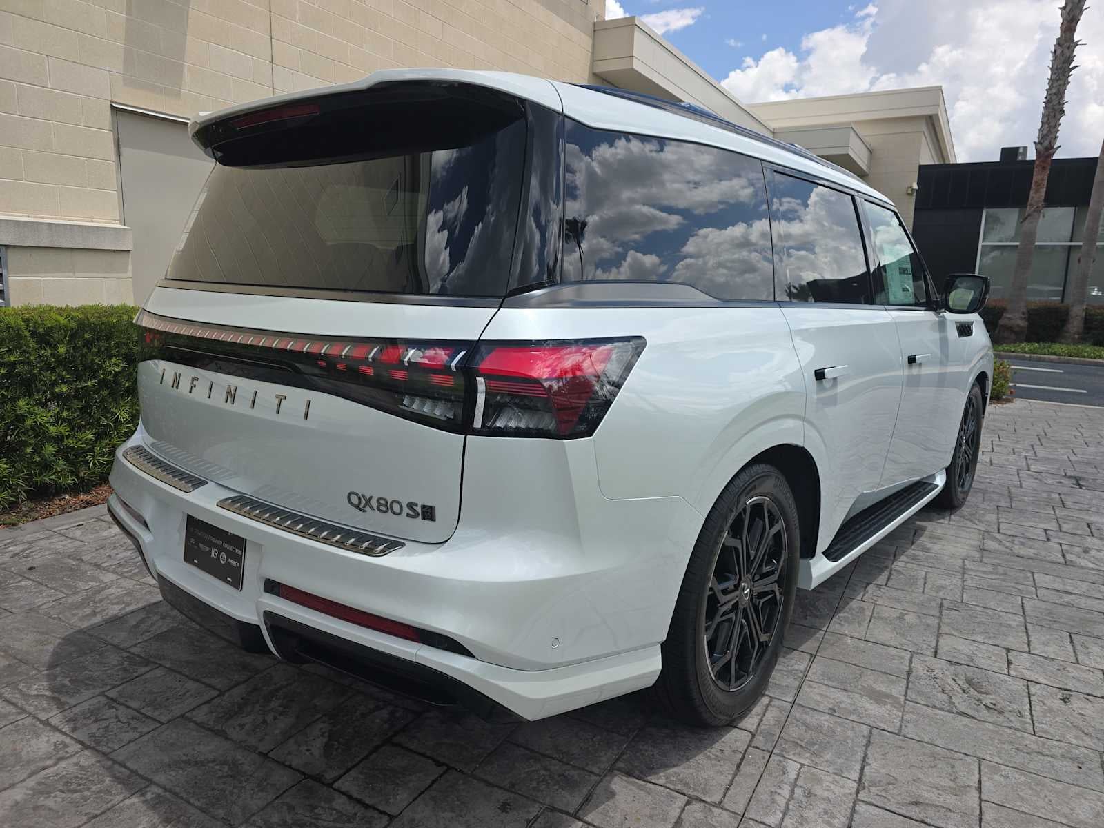 2027 INFINITI QX80 SPORT