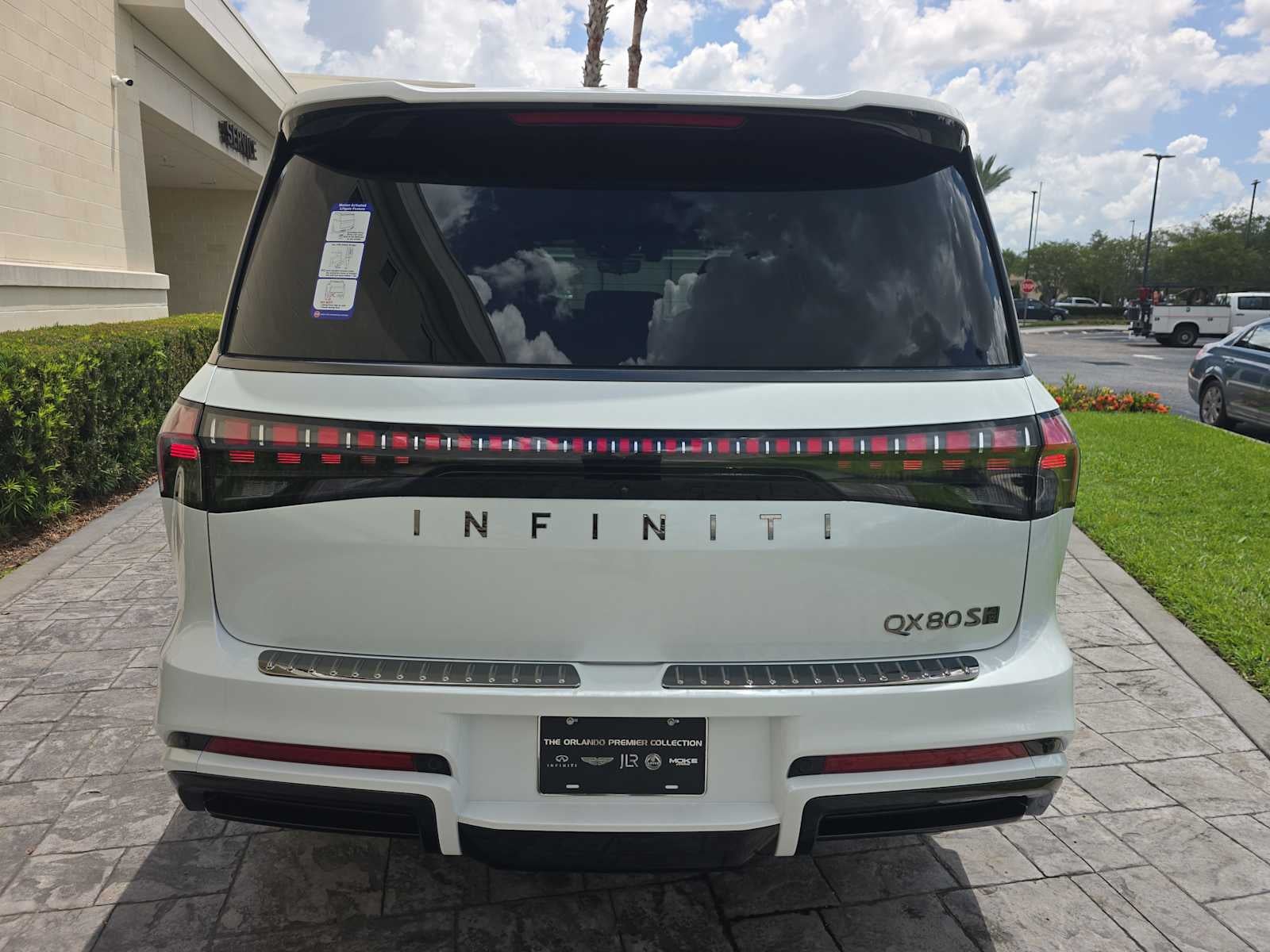 2027 INFINITI QX80 SPORT