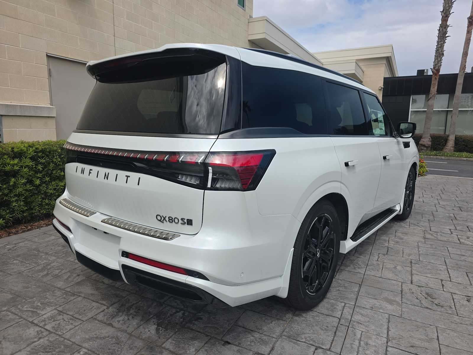 2027 INFINITI QX80 SPORT