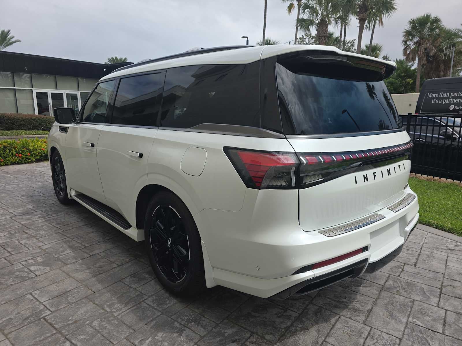 2027 INFINITI QX80 SPORT