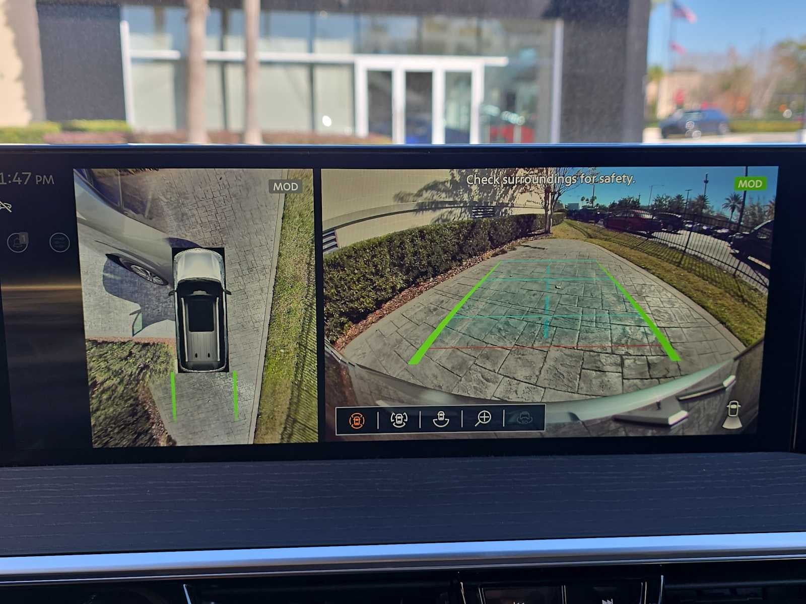 2025 INFINITI QX80 SENSORY