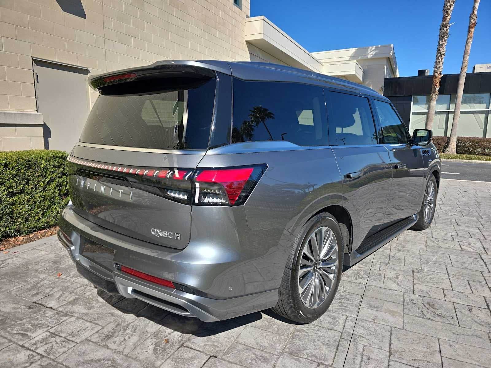 2025 INFINITI QX80 SENSORY