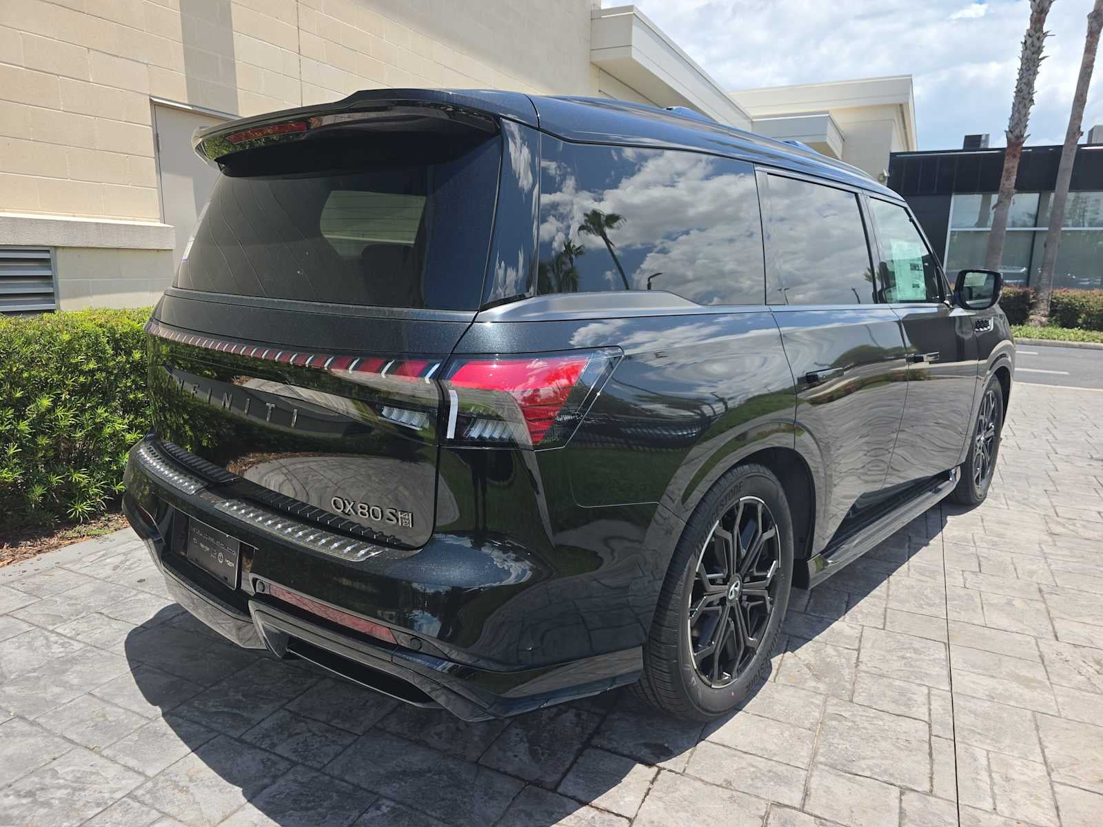 2027 INFINITI QX80 SPORT