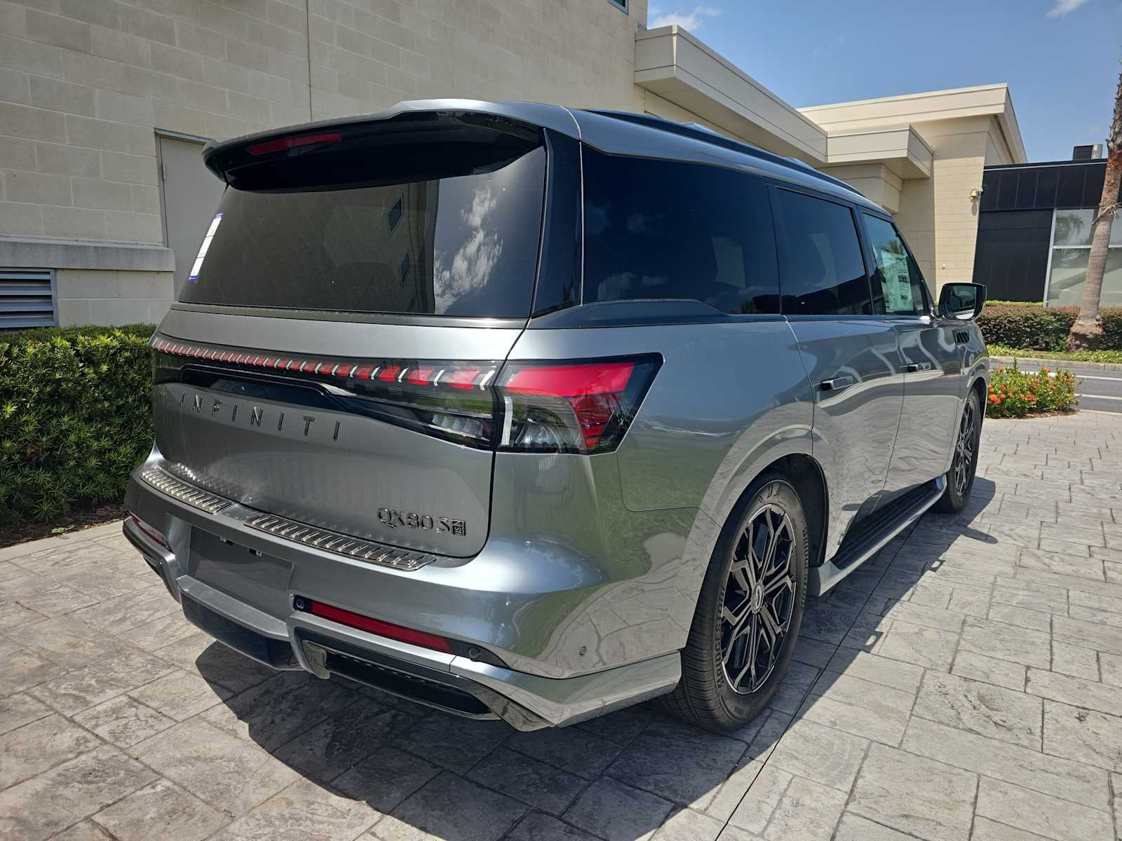 2027 INFINITI QX80 SPORT