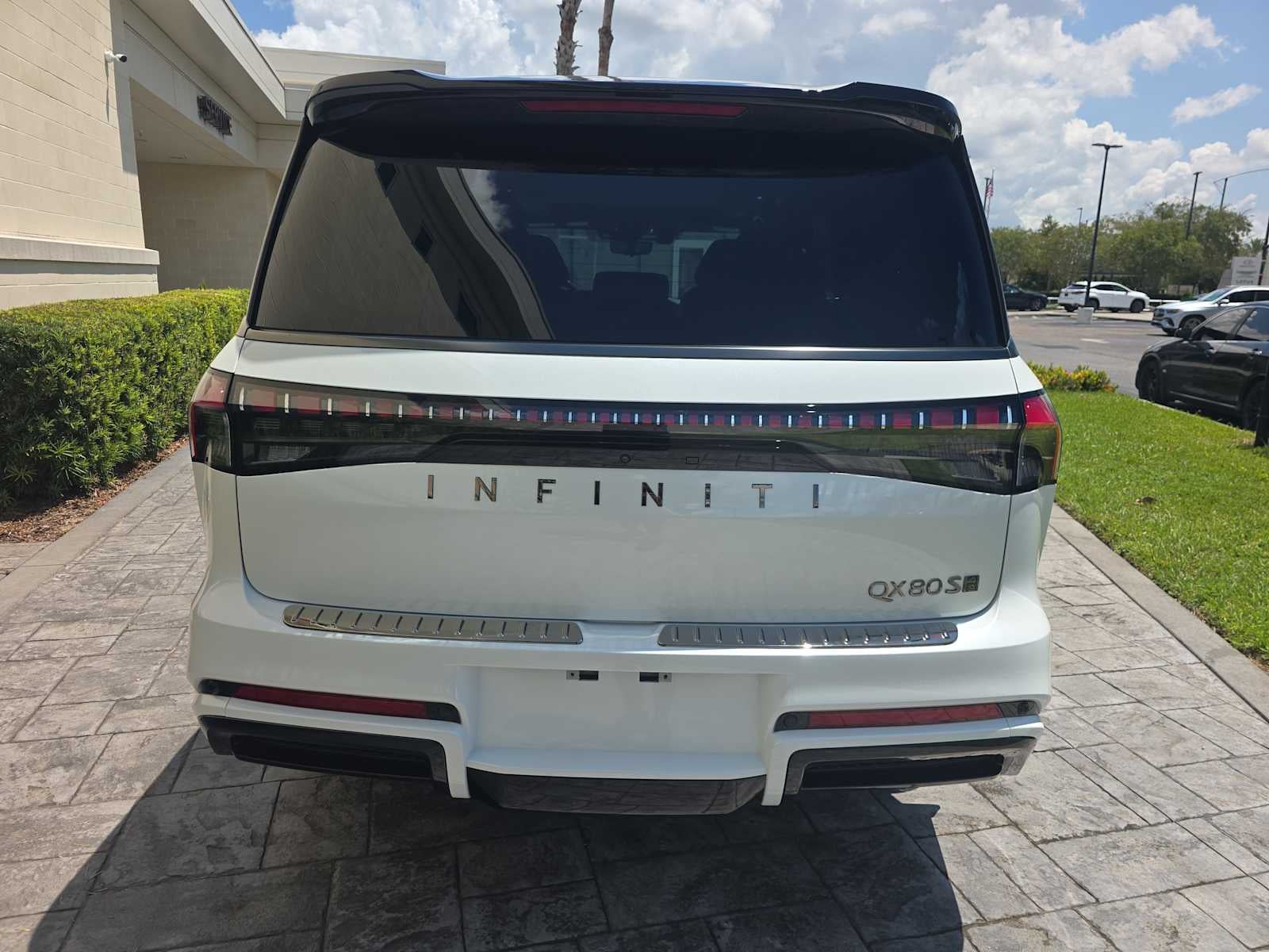 2027 INFINITI QX80 SPORT