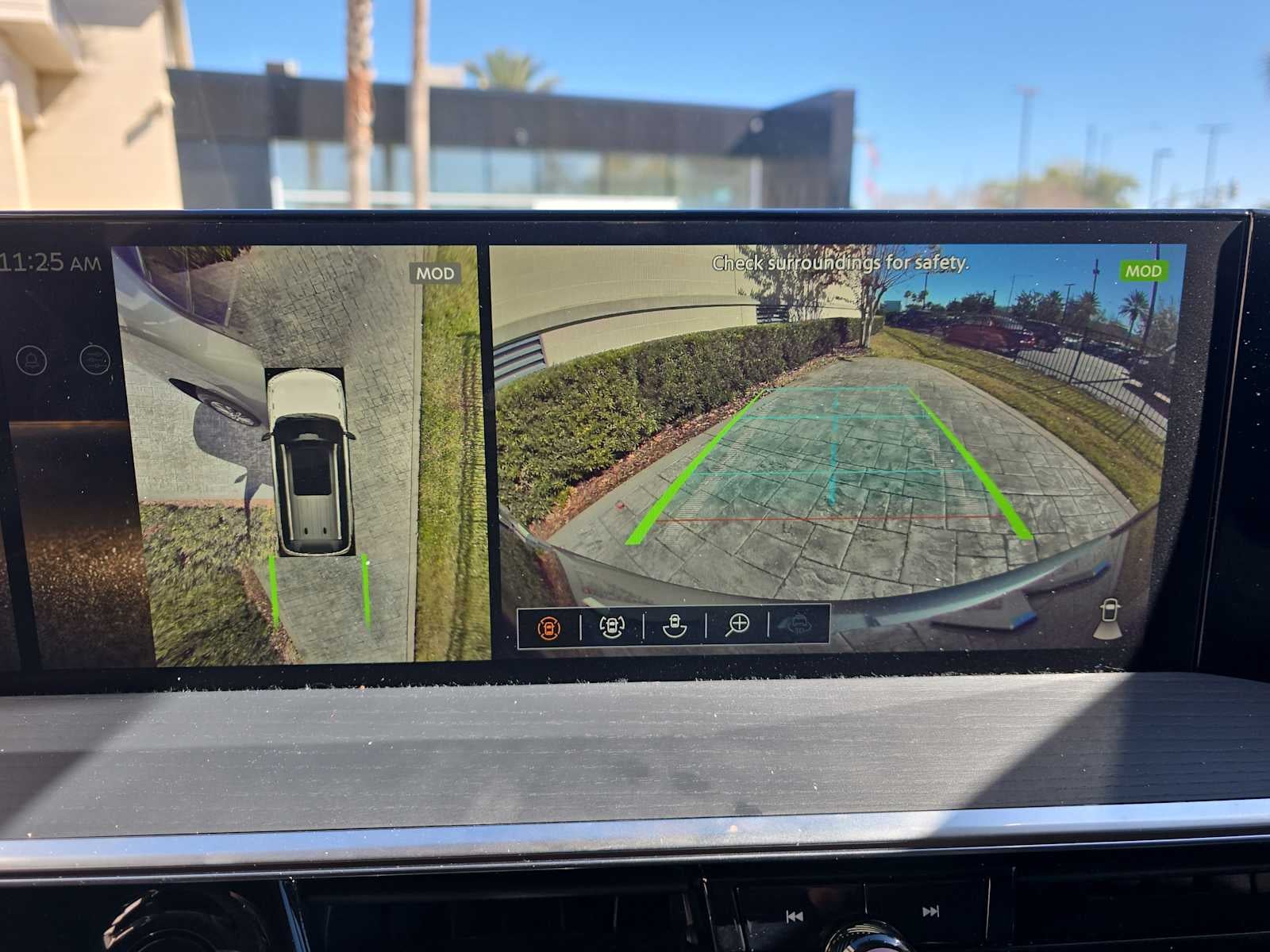 2025 INFINITI QX80 SENSORY