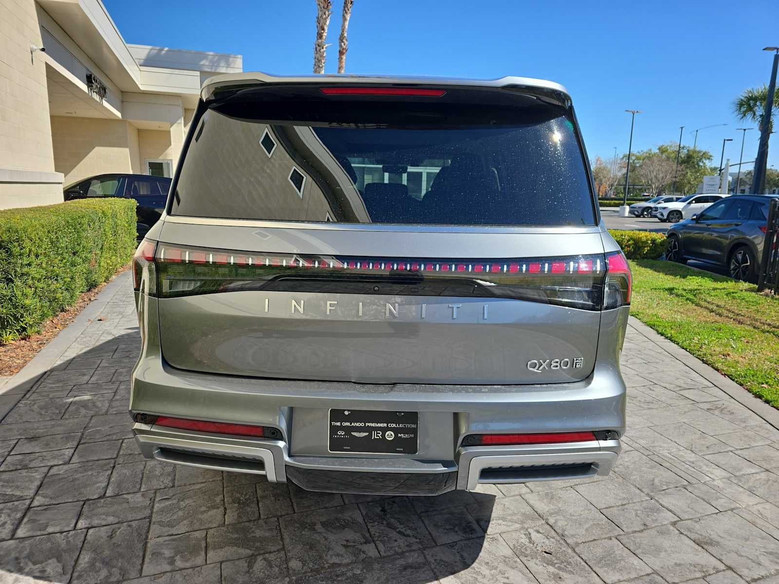 2025 INFINITI QX80 SENSORY