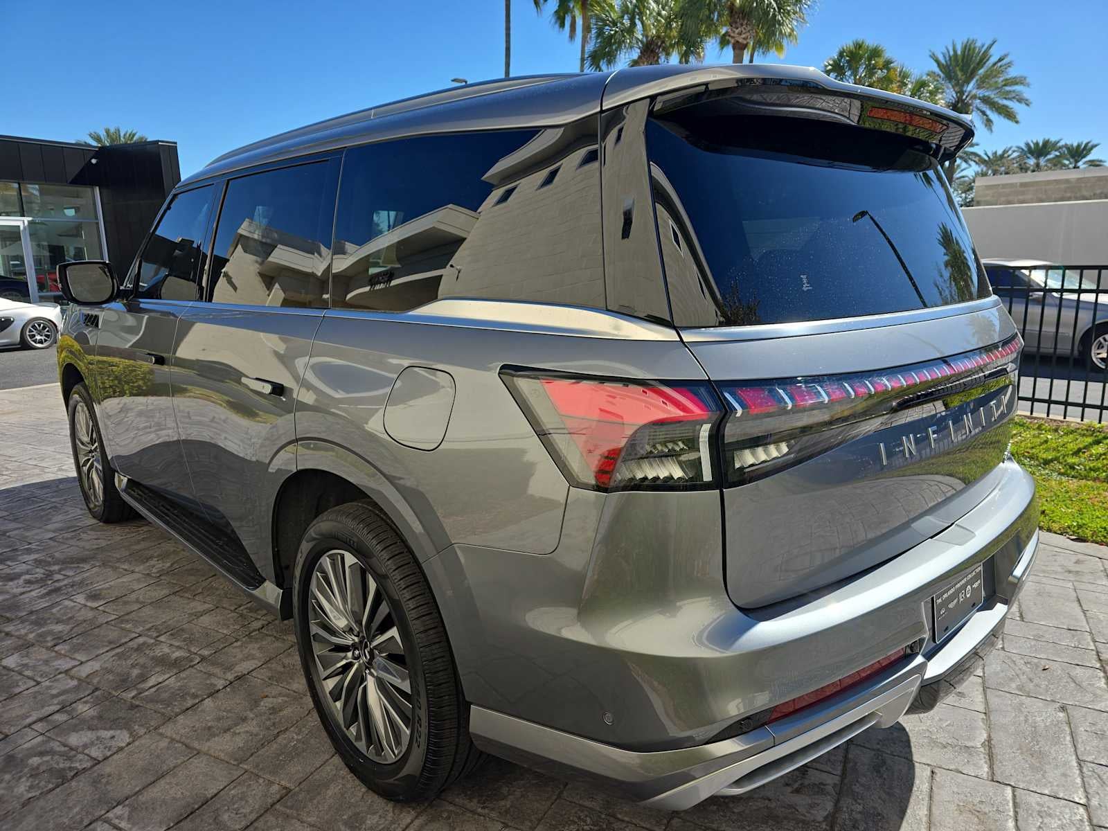 2025 INFINITI QX80 SENSORY