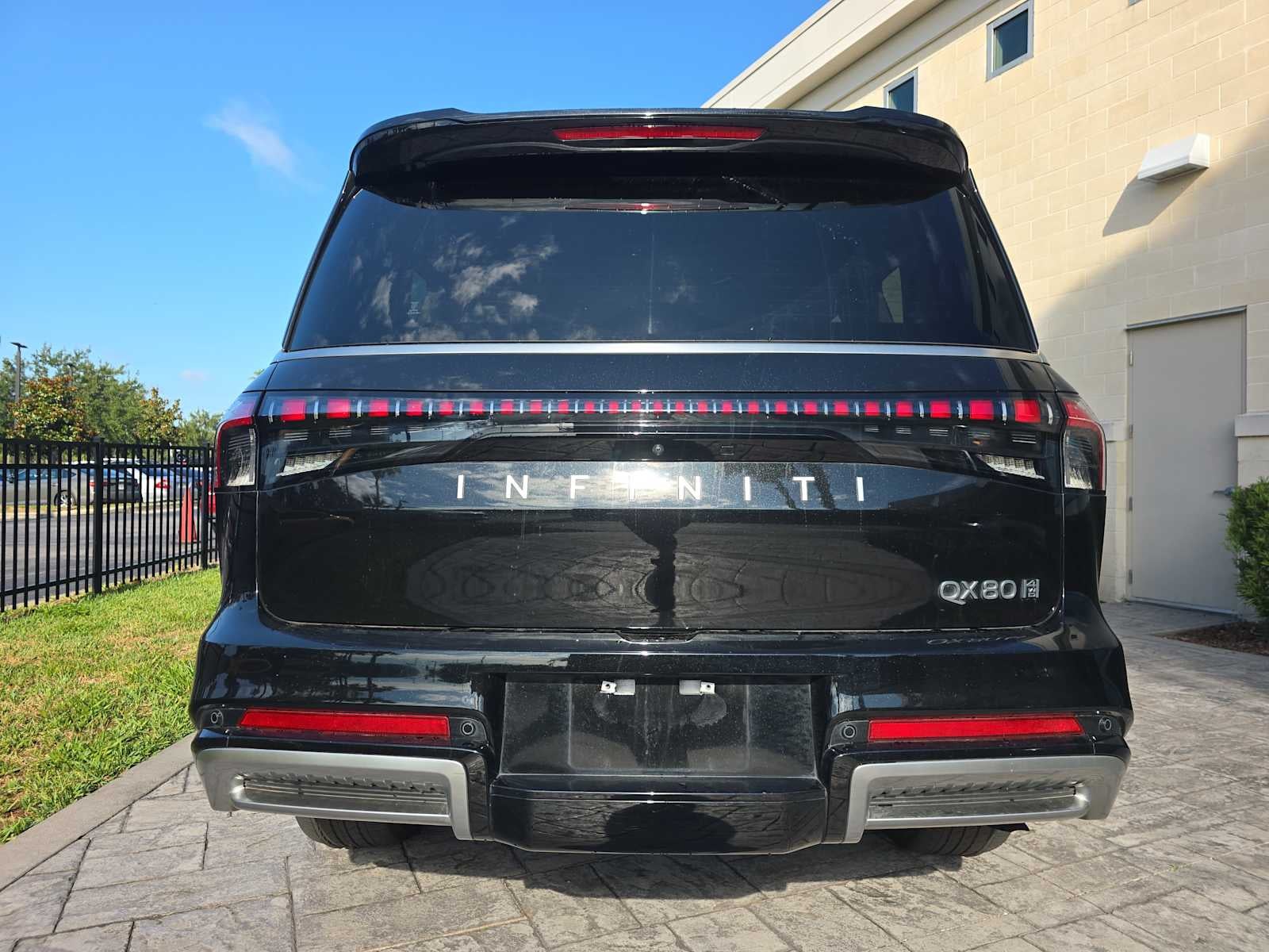 2025 INFINITI QX80 SENSORY