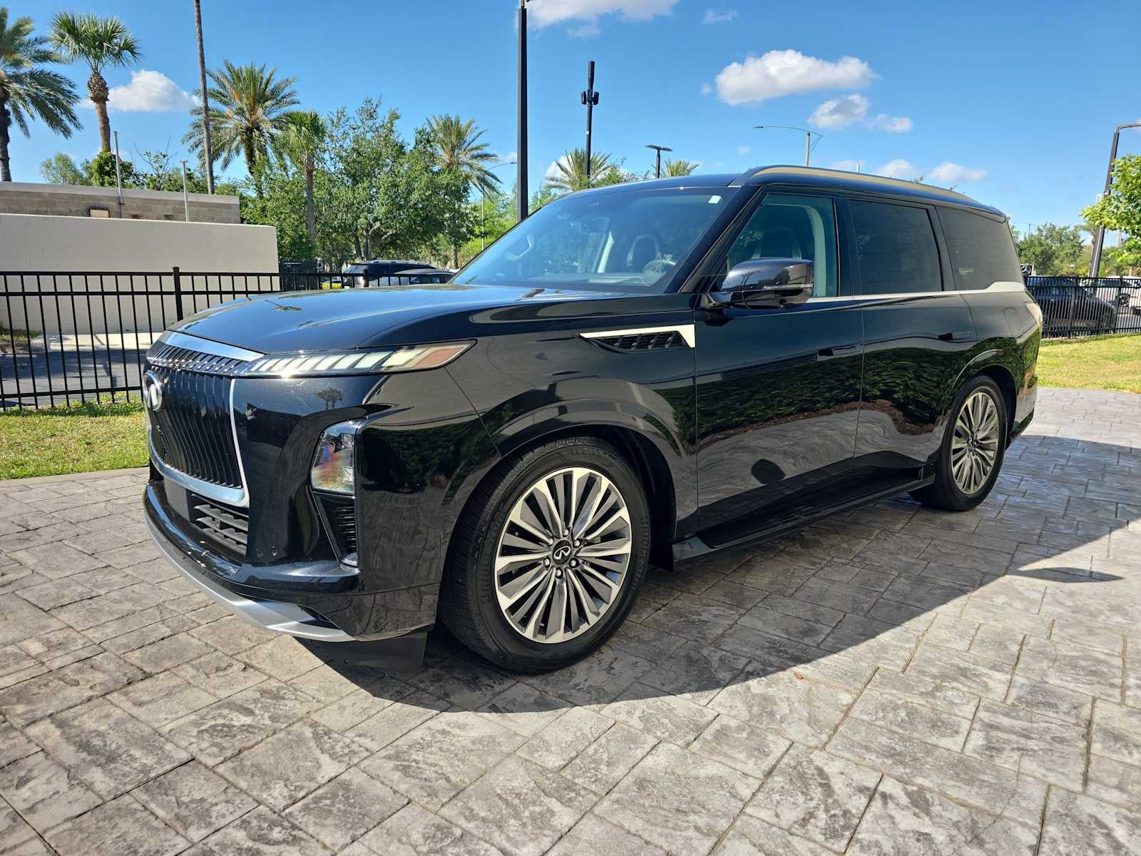 2025 INFINITI QX80 SENSORY