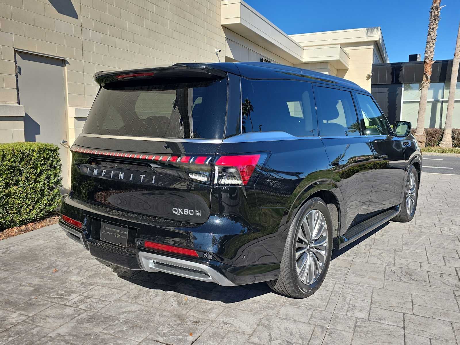 2025 INFINITI QX80 SENSORY