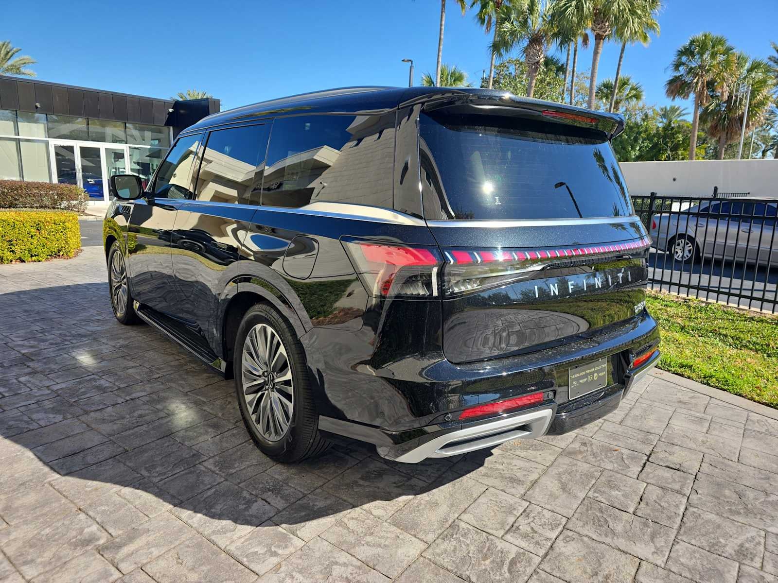 2025 INFINITI QX80 SENSORY