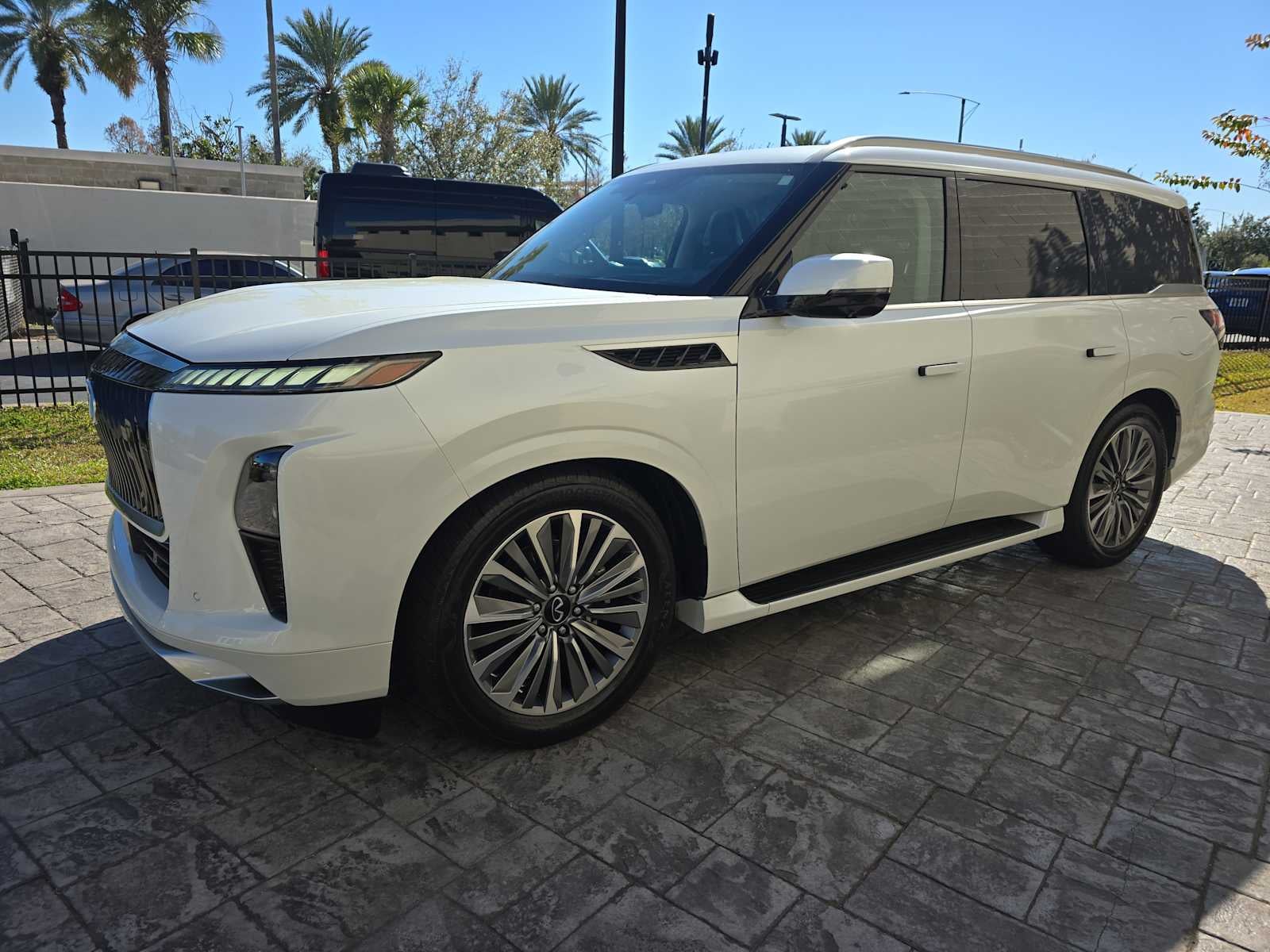 2025 INFINITI QX80 SENSORY