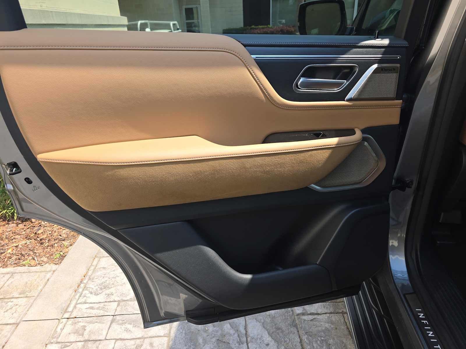 2025 INFINITI QX80 SENSORY