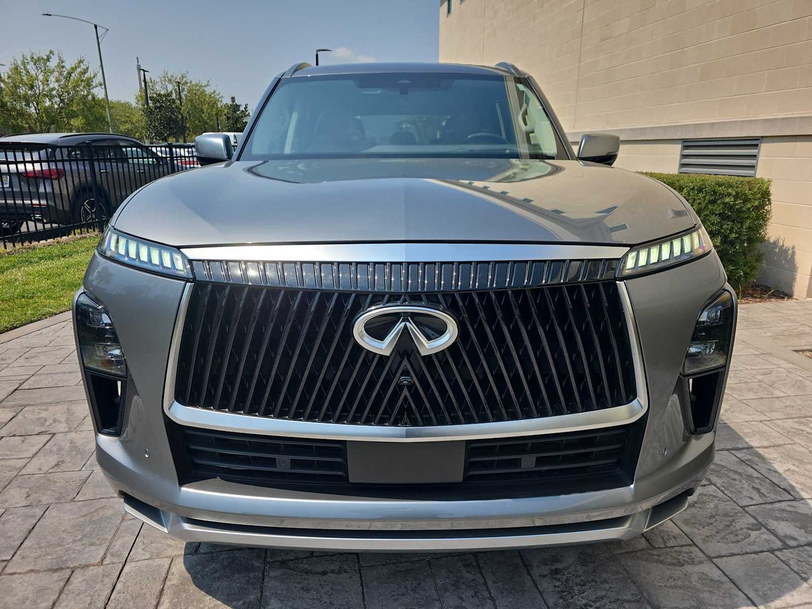 2025 INFINITI QX80 SENSORY