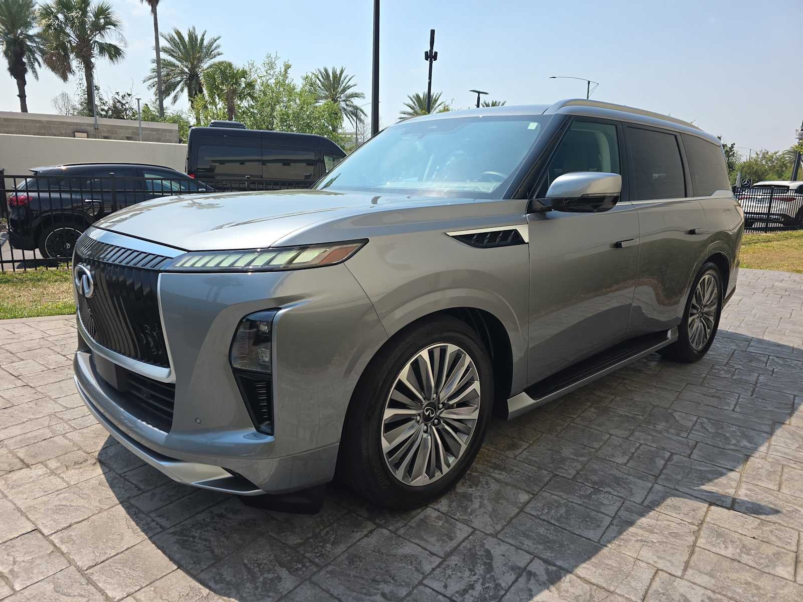2025 INFINITI QX80 SENSORY
