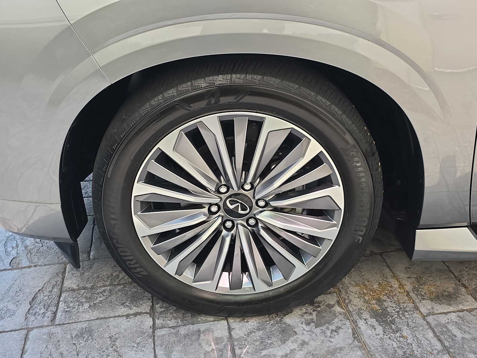 2025 INFINITI QX80 SENSORY