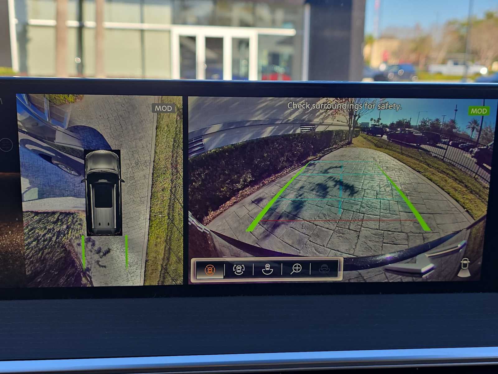 2025 INFINITI QX80 SENSORY