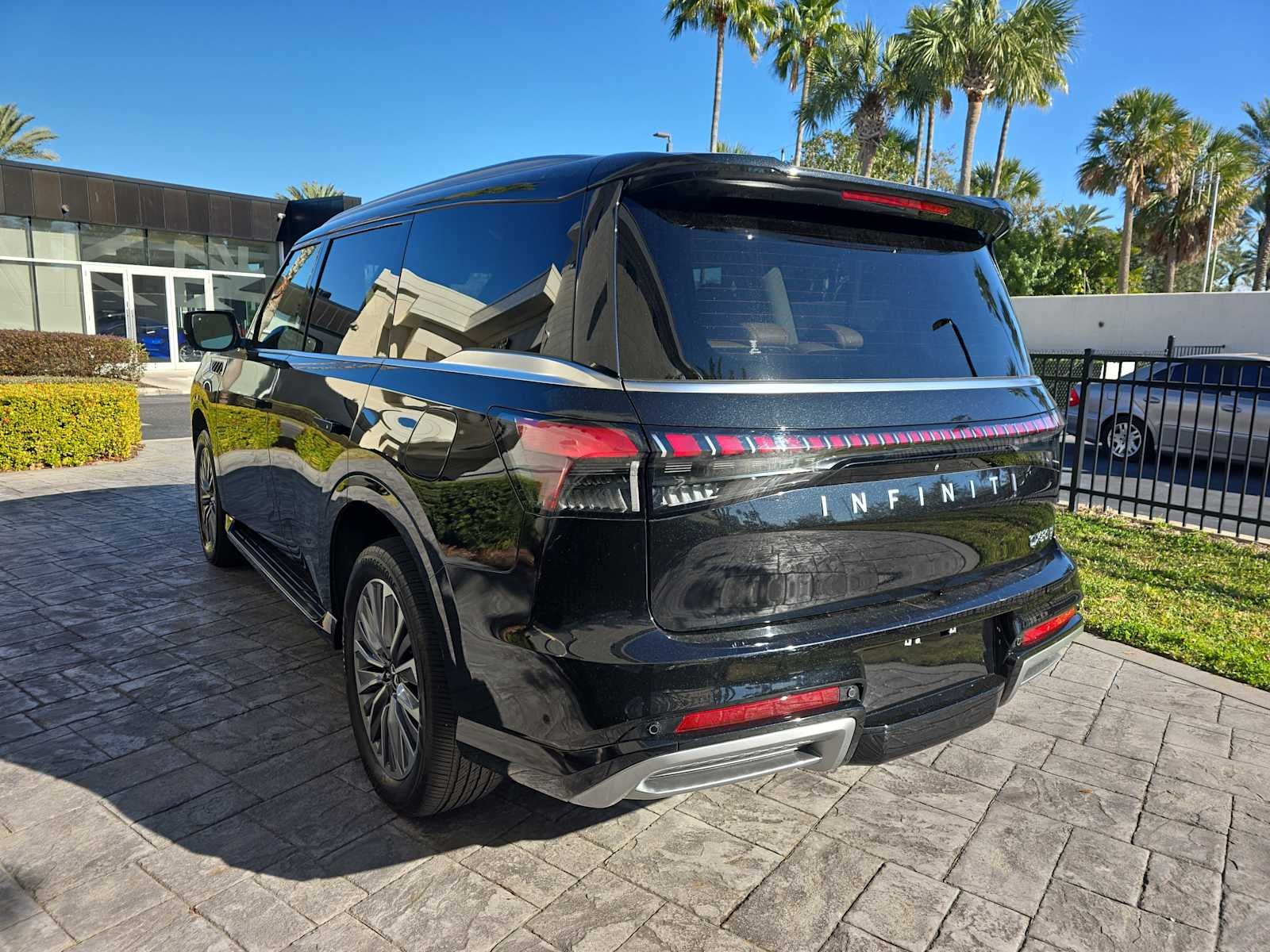 2025 INFINITI QX80 SENSORY