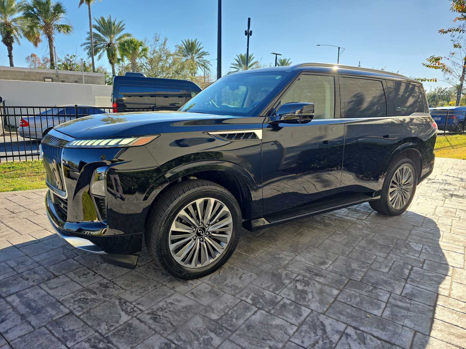 2025 INFINITI QX80 SENSORY