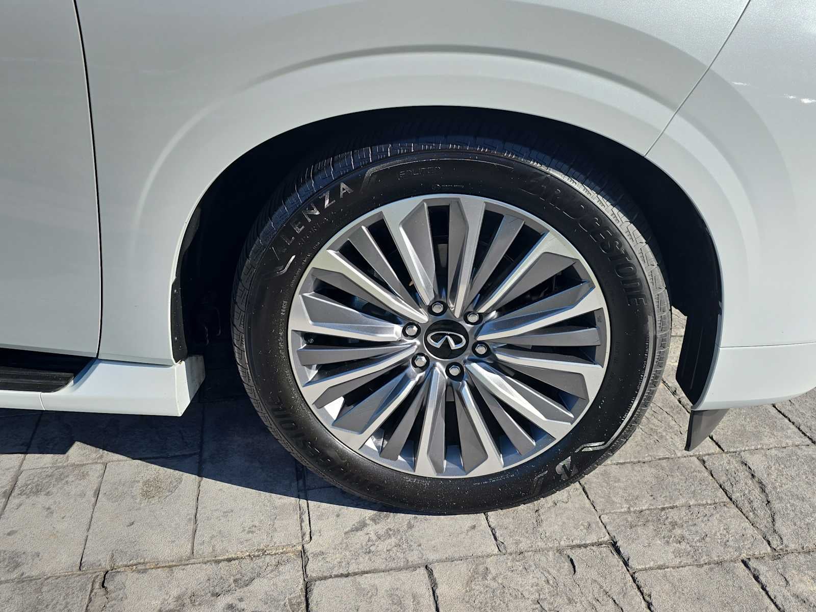 2025 INFINITI QX80 SENSORY