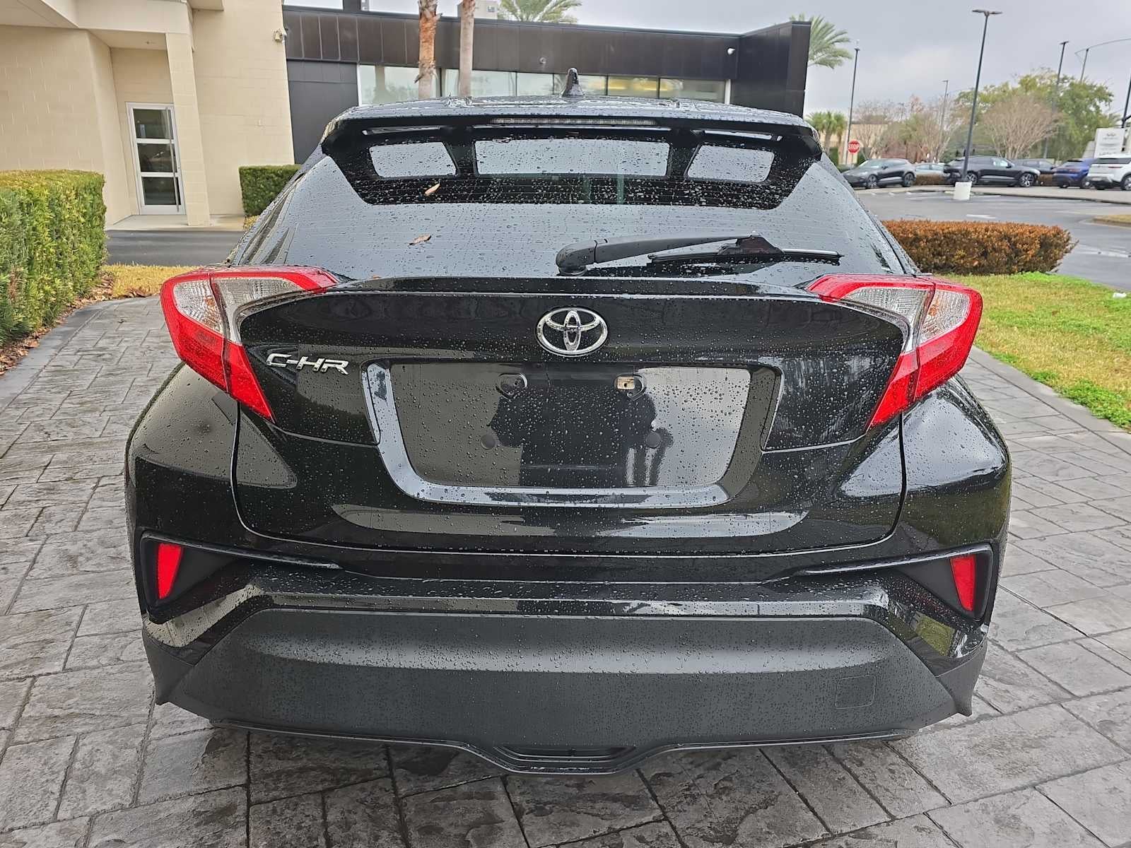 2022 Toyota C-HR XLE