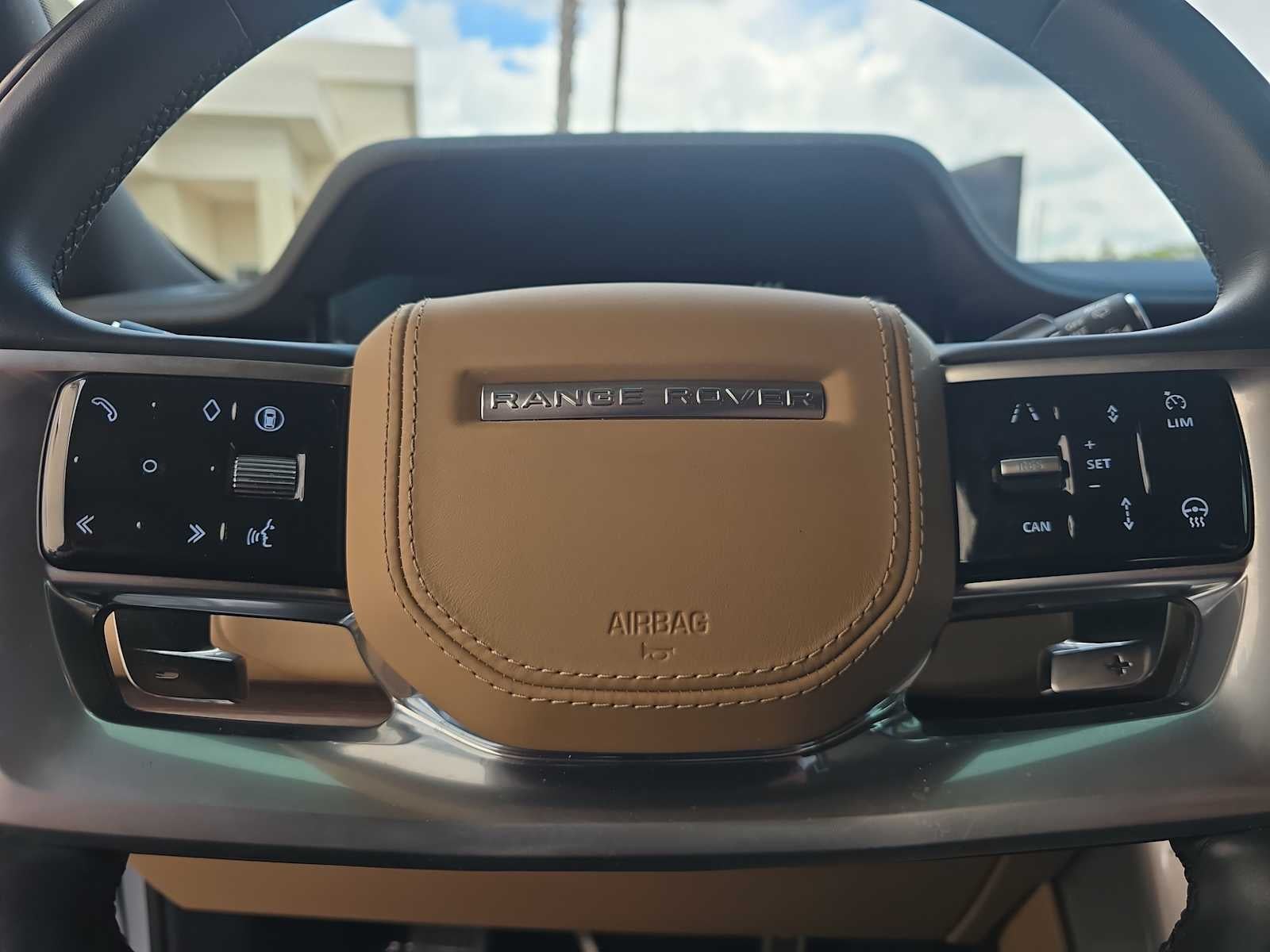 2025 Land Rover Range Rover SE