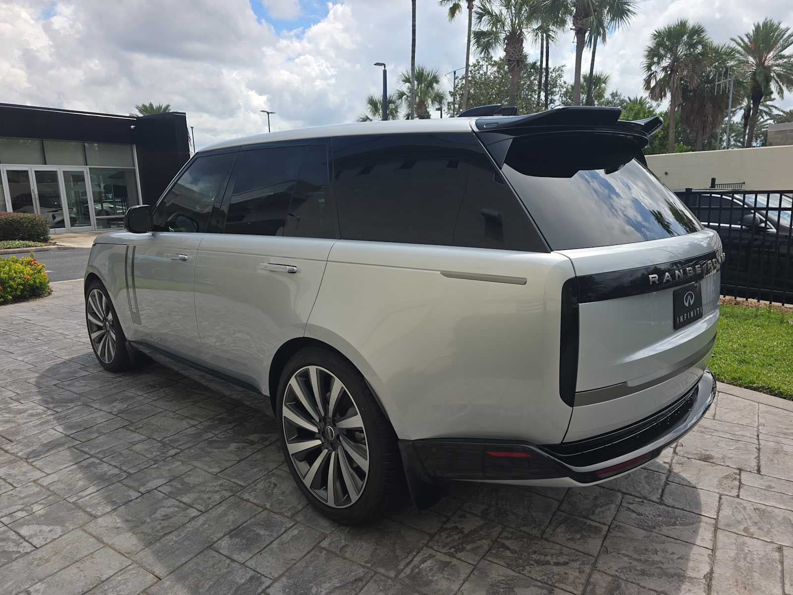 2025 Land Rover Range Rover SE