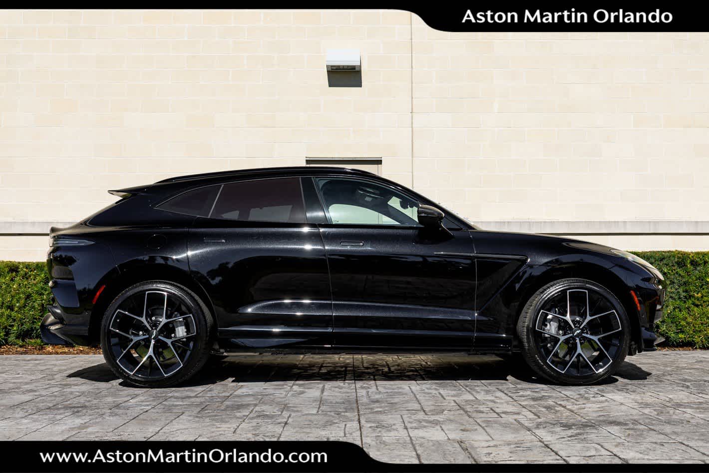 2025 Aston Martin DBX 707