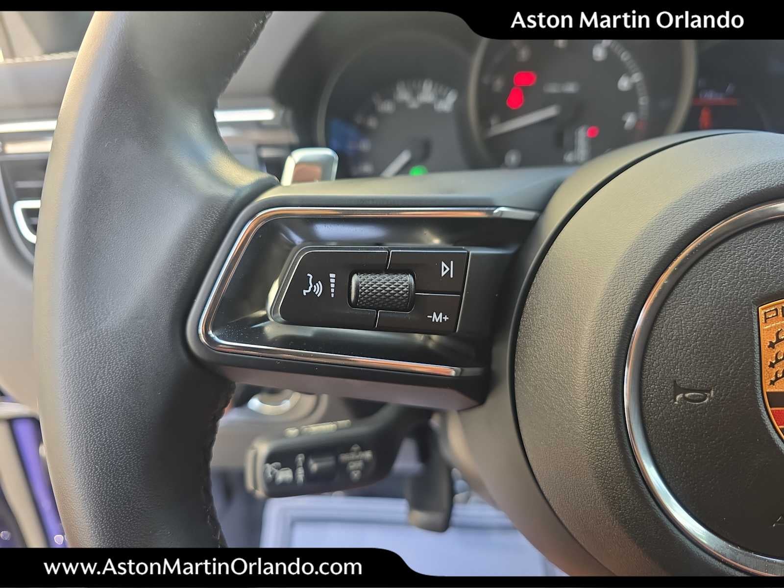 2025 Porsche Macan AWD