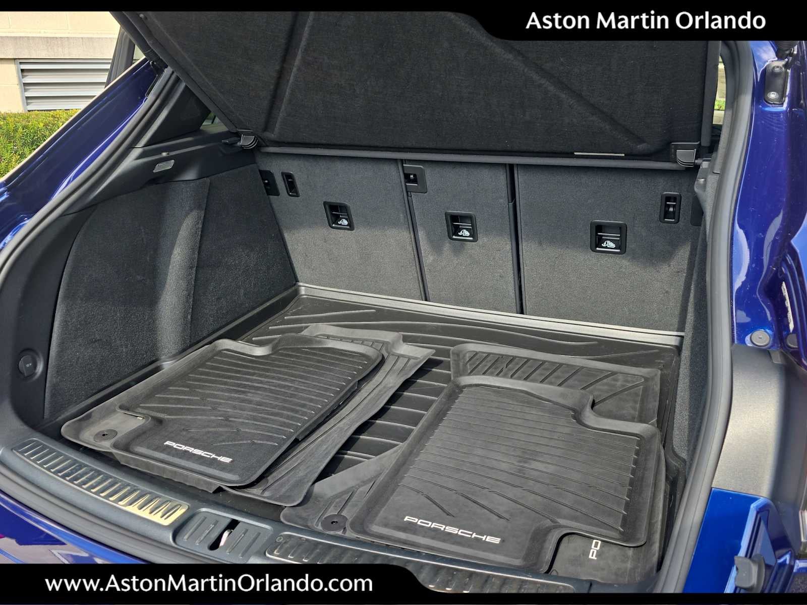 2025 Porsche Macan AWD