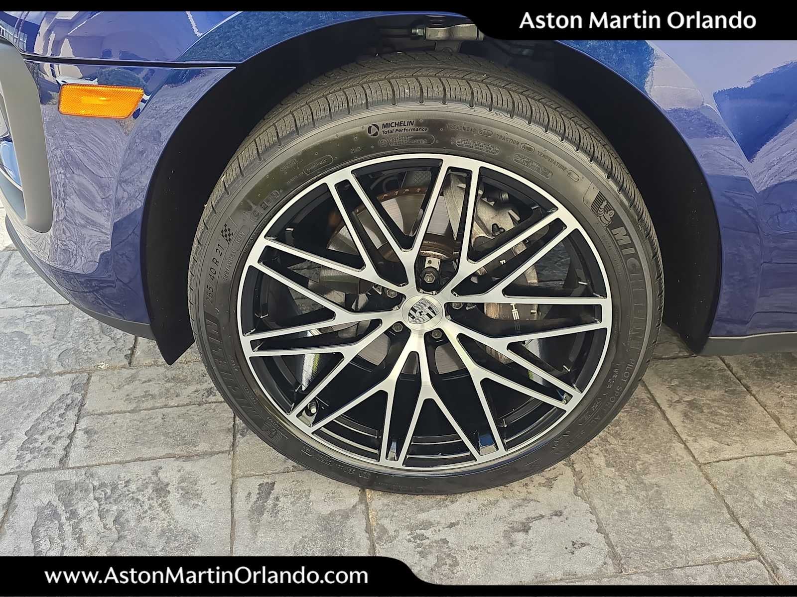 2025 Porsche Macan AWD