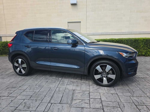 2021 Volvo XC40 Momentum