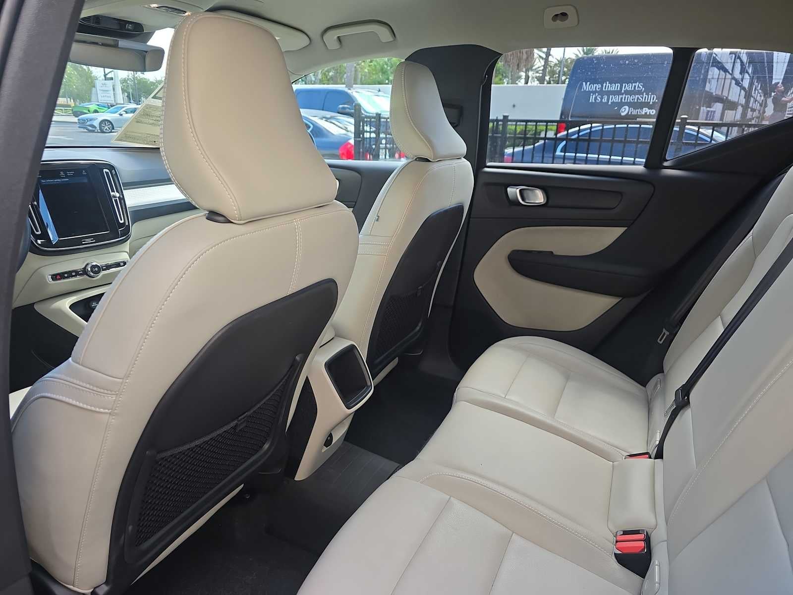 2021 Volvo XC40 Momentum