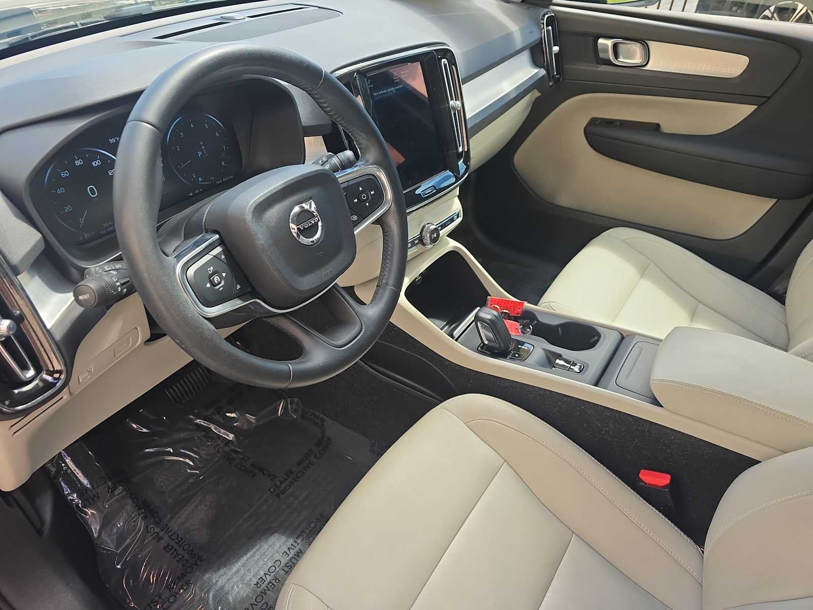 2021 Volvo XC40 Momentum