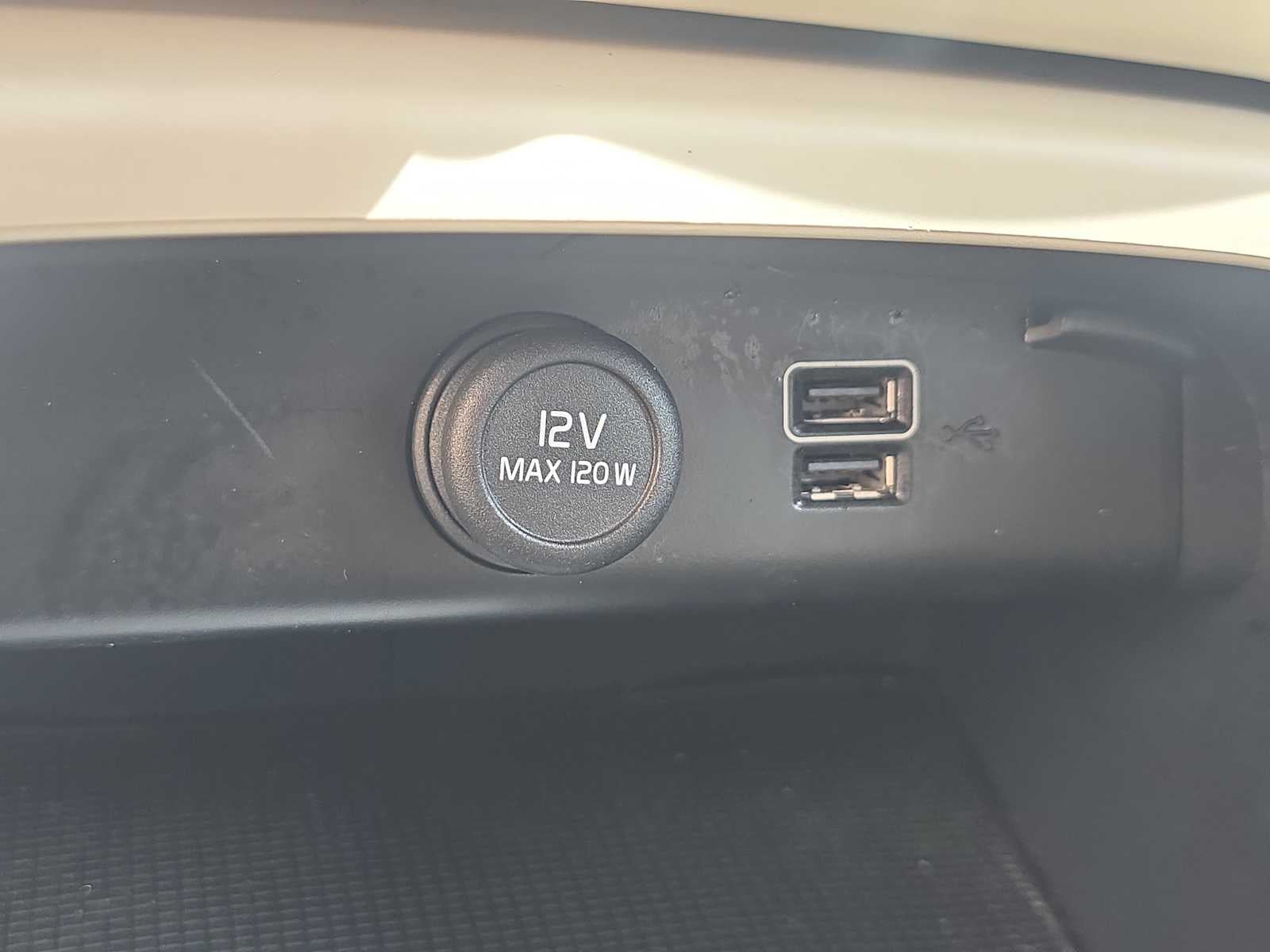 2021 Volvo XC40 Momentum