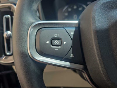 2021 Volvo XC40 Momentum