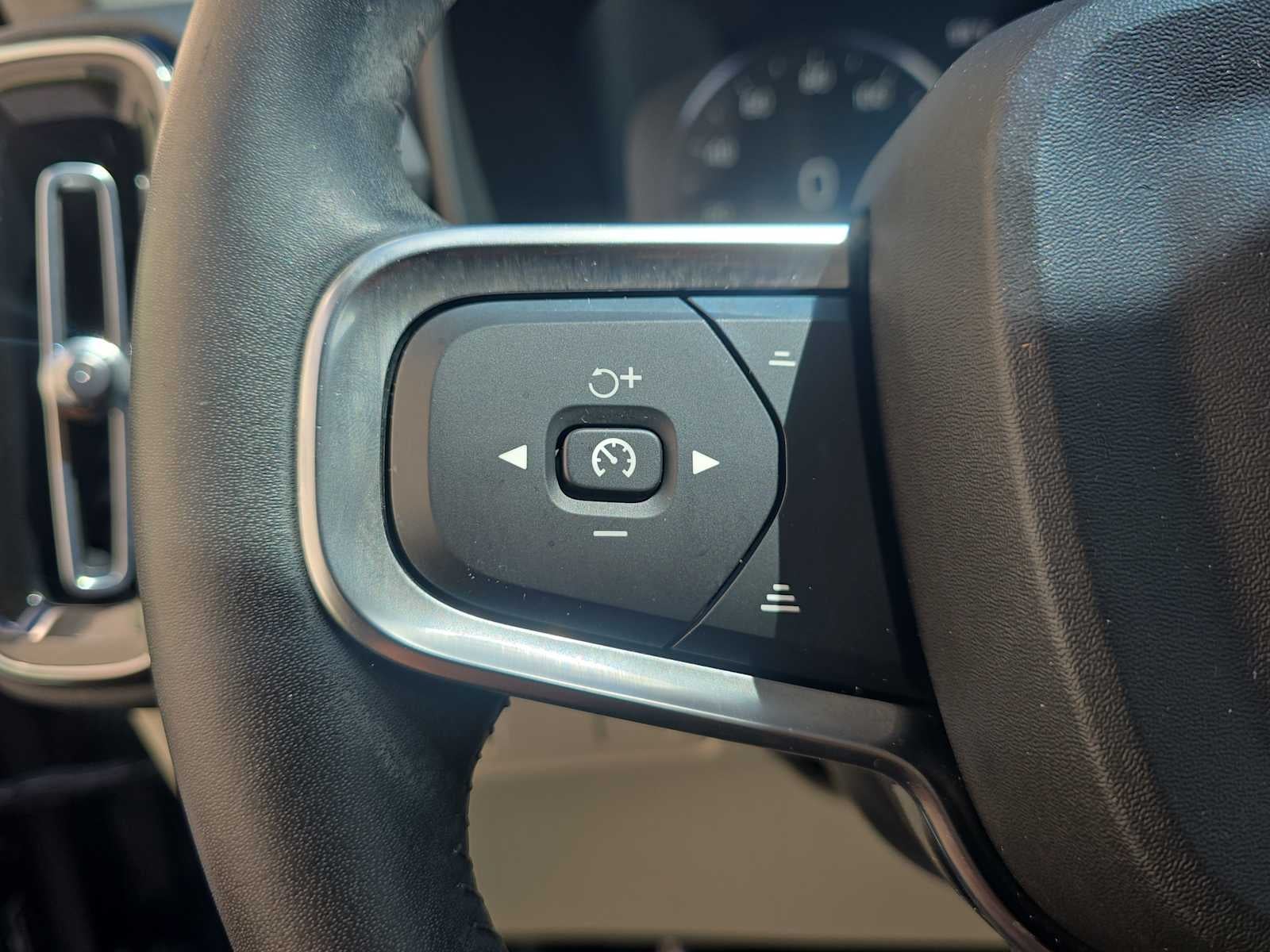 2021 Volvo XC40 Momentum
