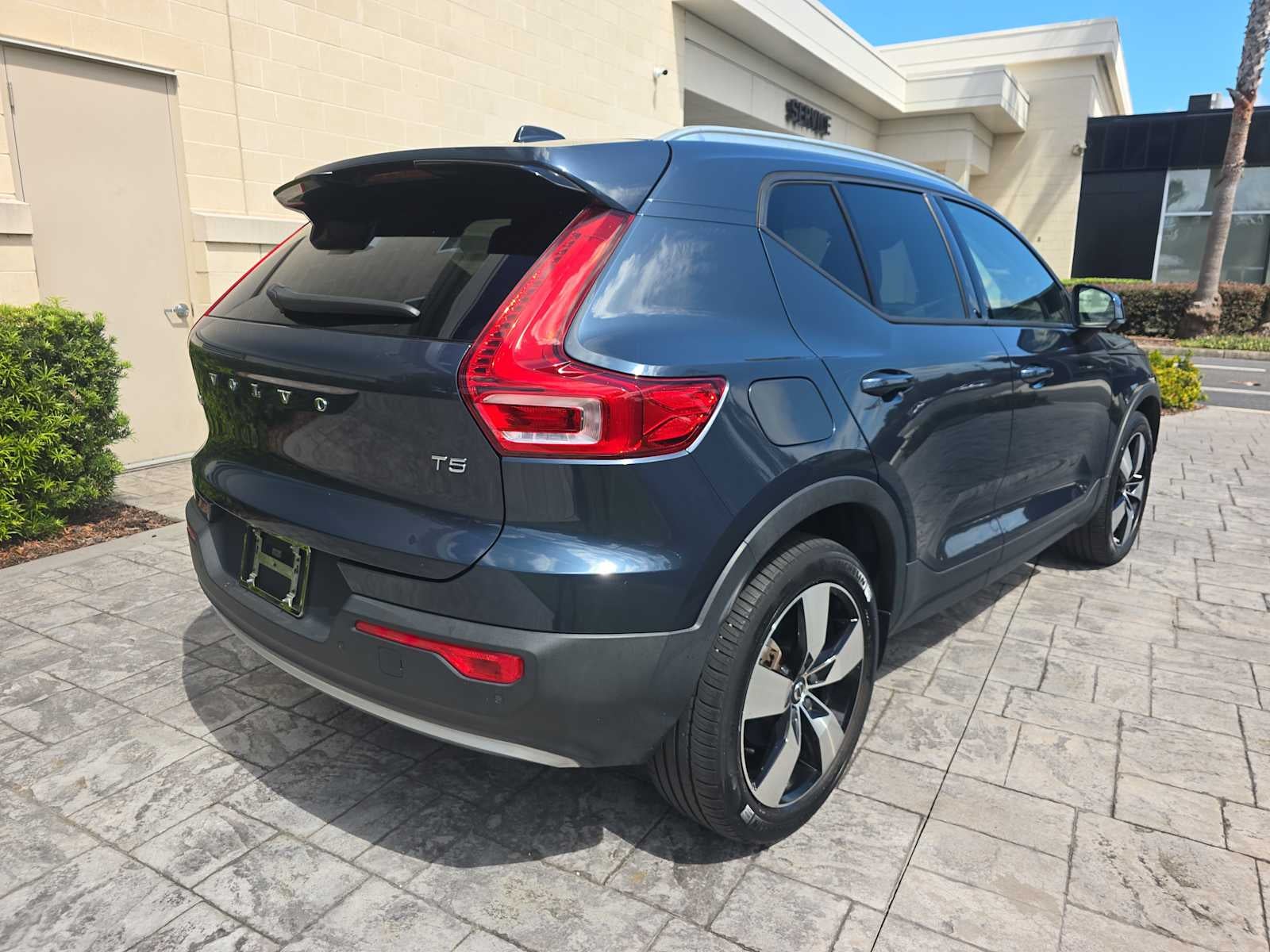 2021 Volvo XC40 Momentum