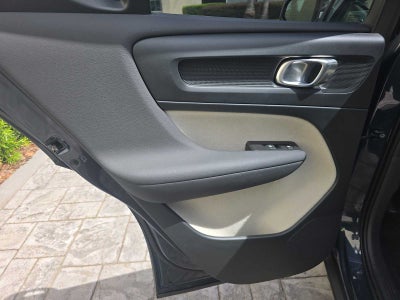 2021 Volvo XC40 Momentum